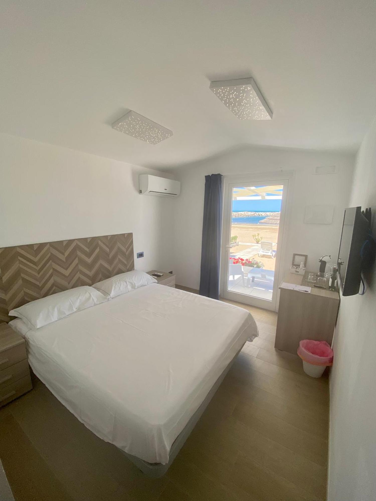 Marina Bay Beach Suites Peschici Exterior photo