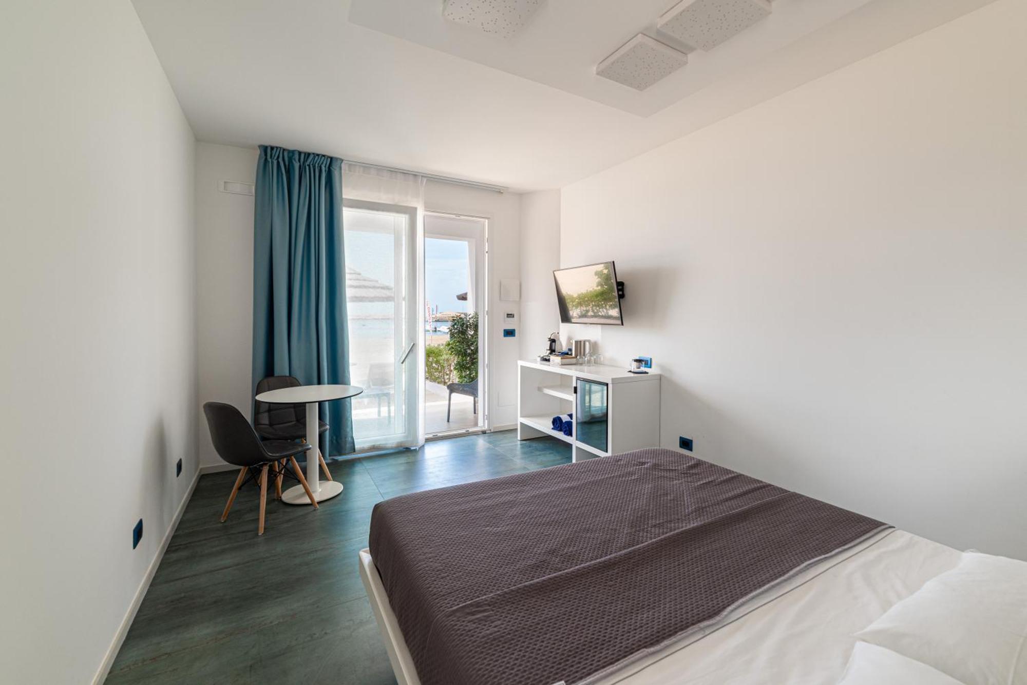 Marina Bay Beach Suites Peschici Exterior photo