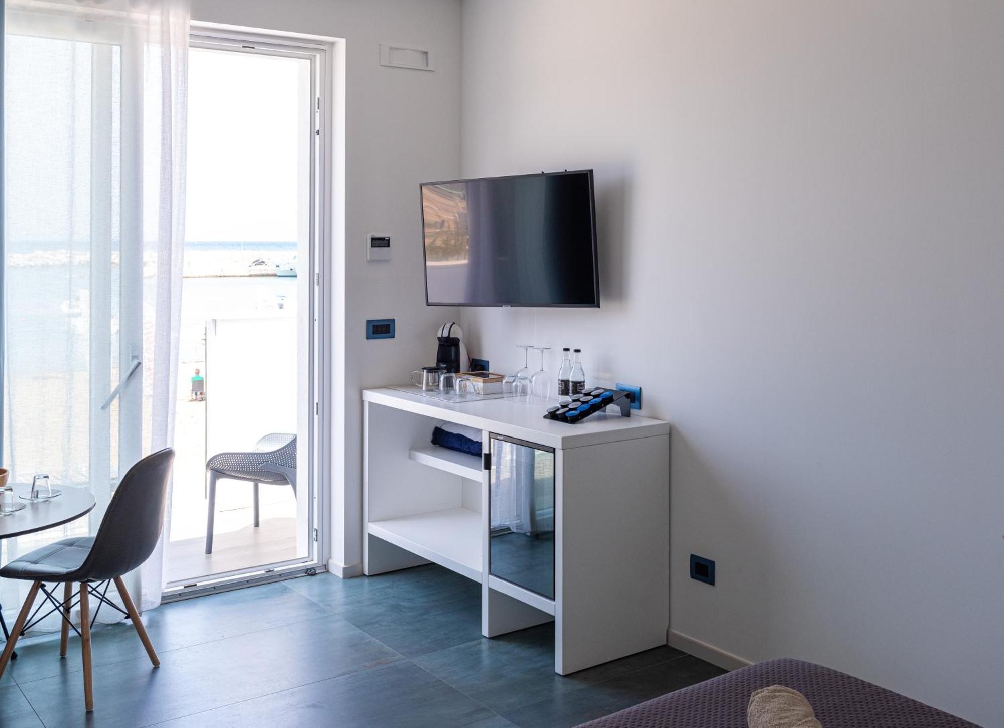 Marina Bay Beach Suites Peschici Exterior photo