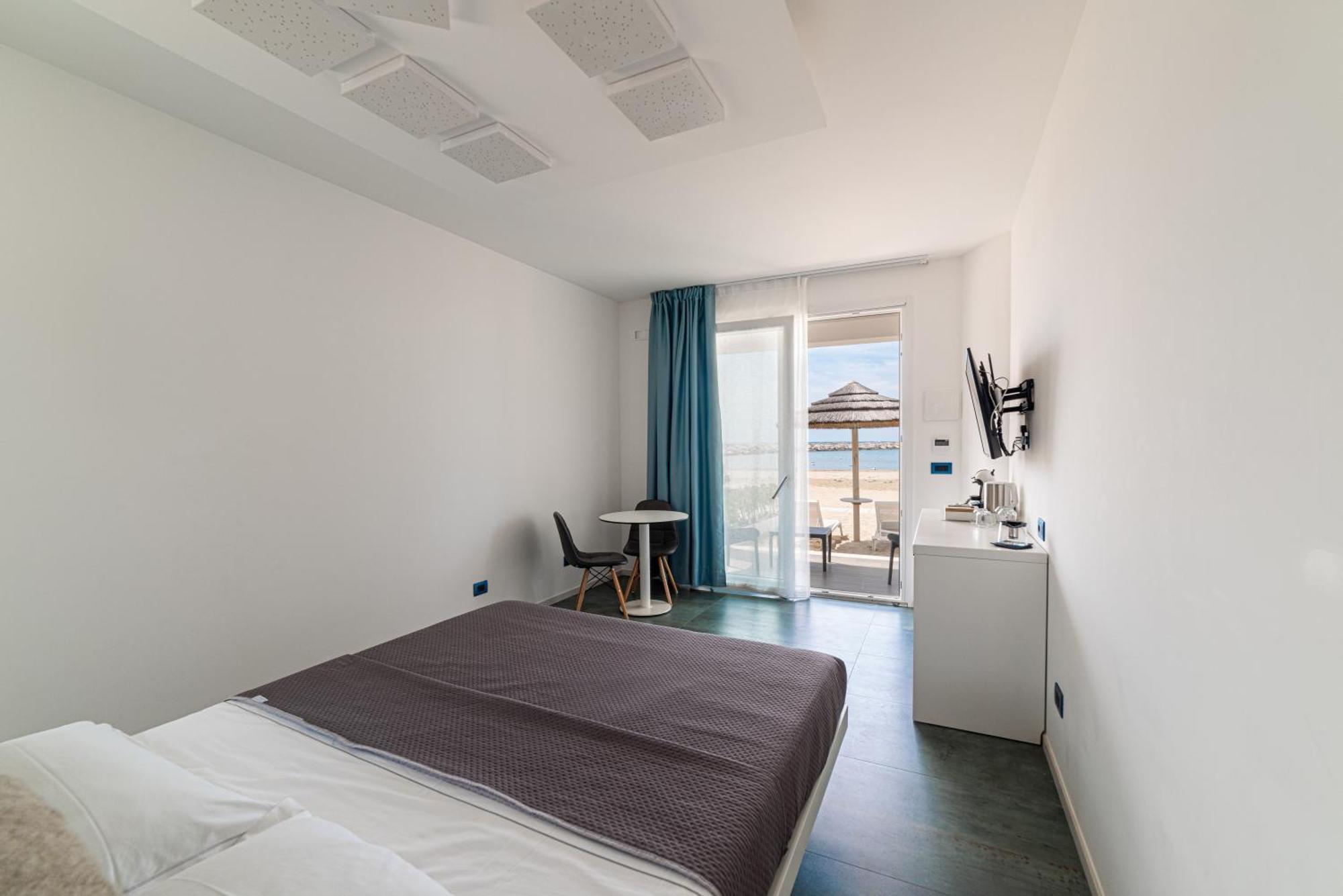Marina Bay Beach Suites Peschici Exterior photo