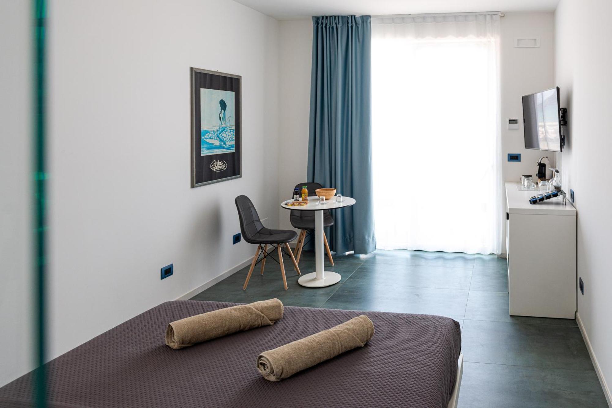 Marina Bay Beach Suites Peschici Exterior photo
